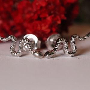 Darkness Warrior - Not all heroes need the spotlight - 10k gold snake earrings